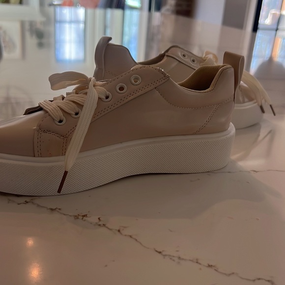 Tan shoes - Picture 2 of 2